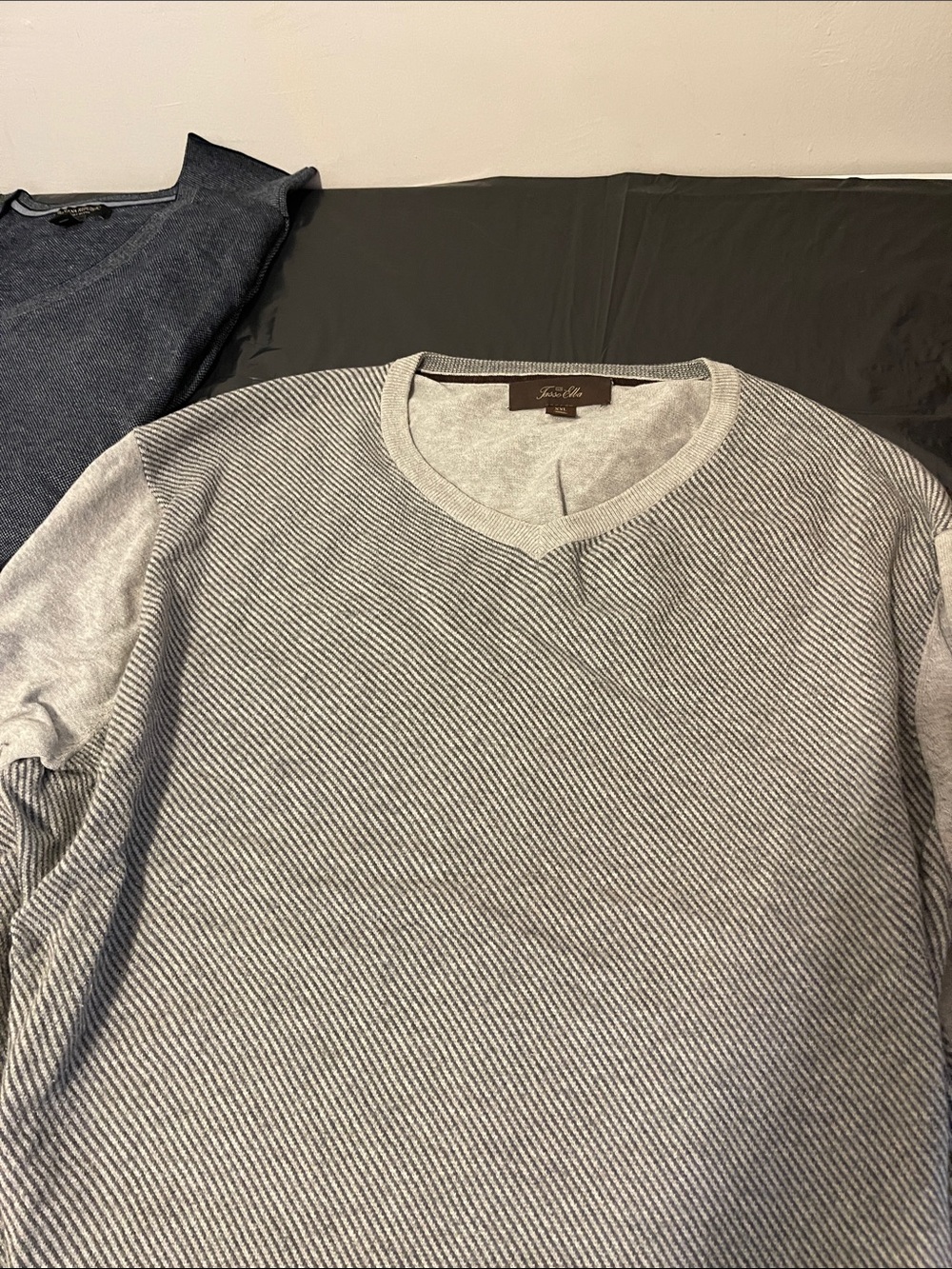 Tasso Elba Light Gray Striped V-Neck Sweater